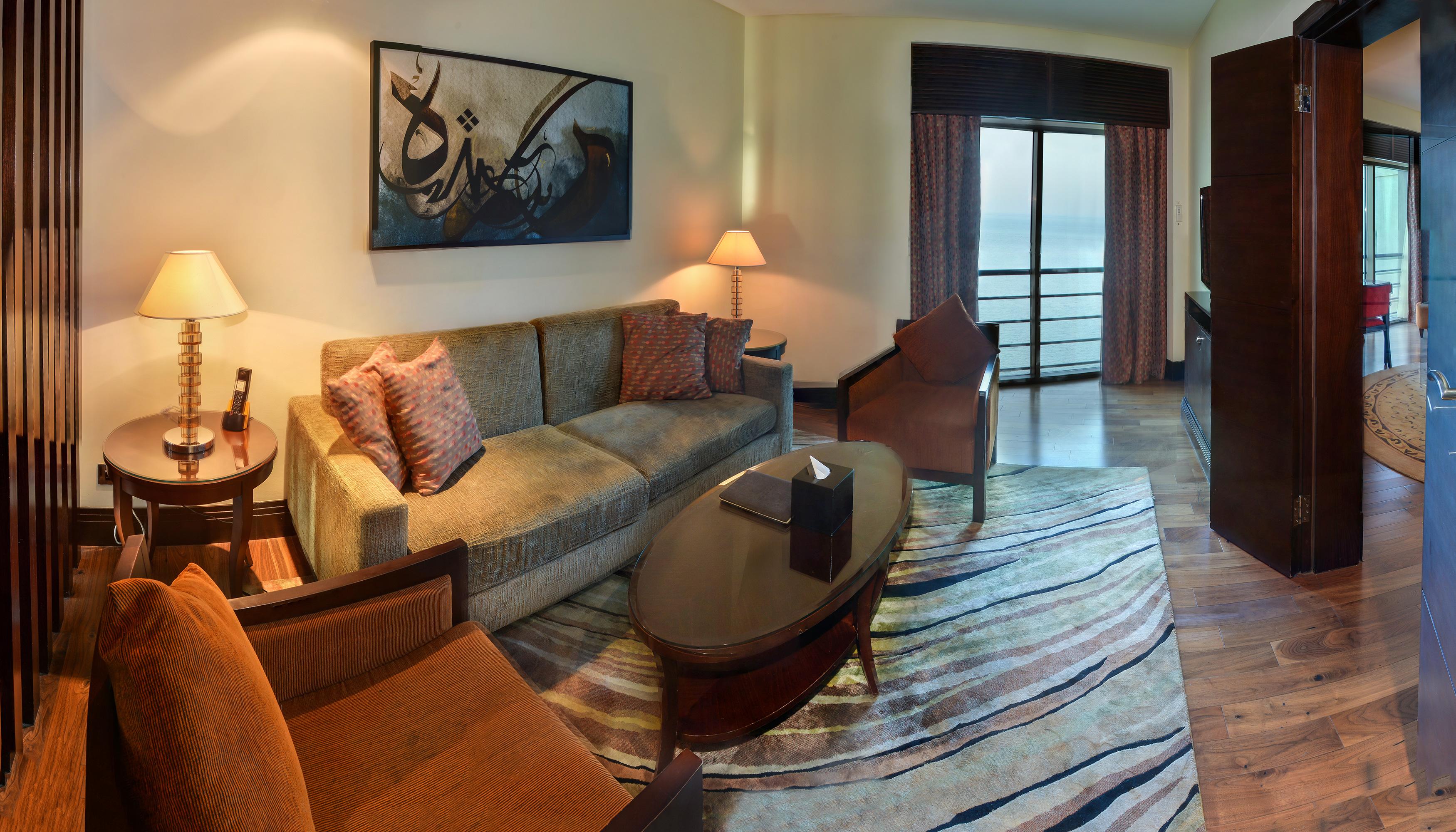 Hotel Sofitel Al Khobar The Corniche Zewnętrze zdjęcie A living room in a suite at the Ritz-Carlton, Bahrain